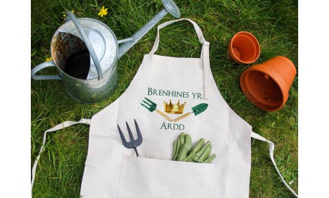 Brenhines yr Ardd Gardening Apron
